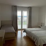 Apartments-pia شقة