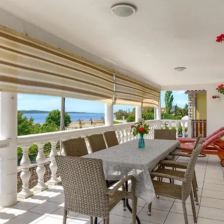 アパート Apartments-pia *